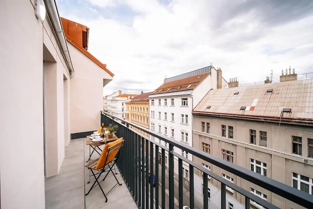 Cavallo Romantic Rooftop L Studio City Center Apartment Prague
