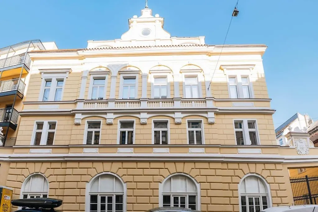 Cavallo Romantic Rooftop L Studio City Center Apartment Prague